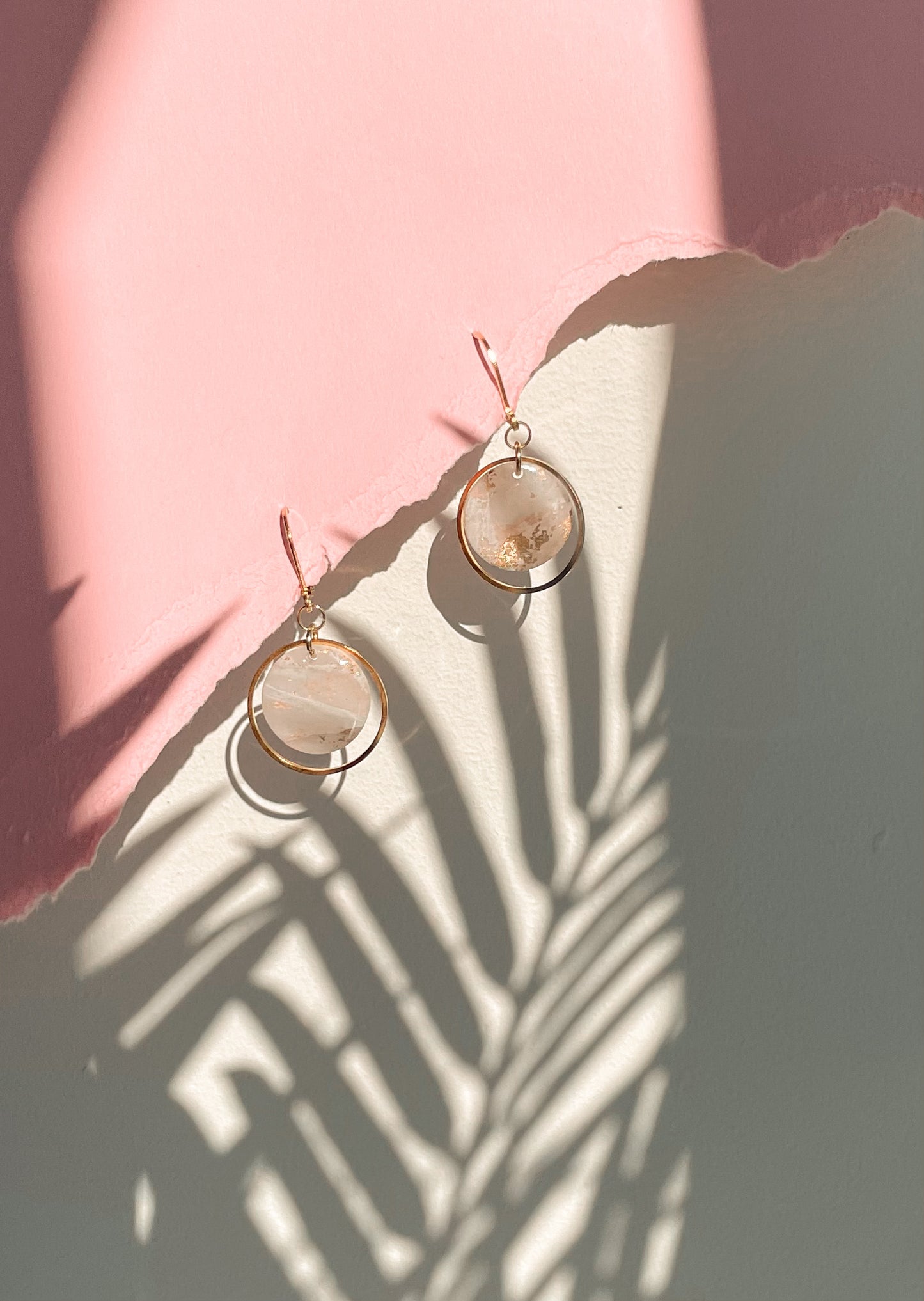 White round marble dangles with gold ring