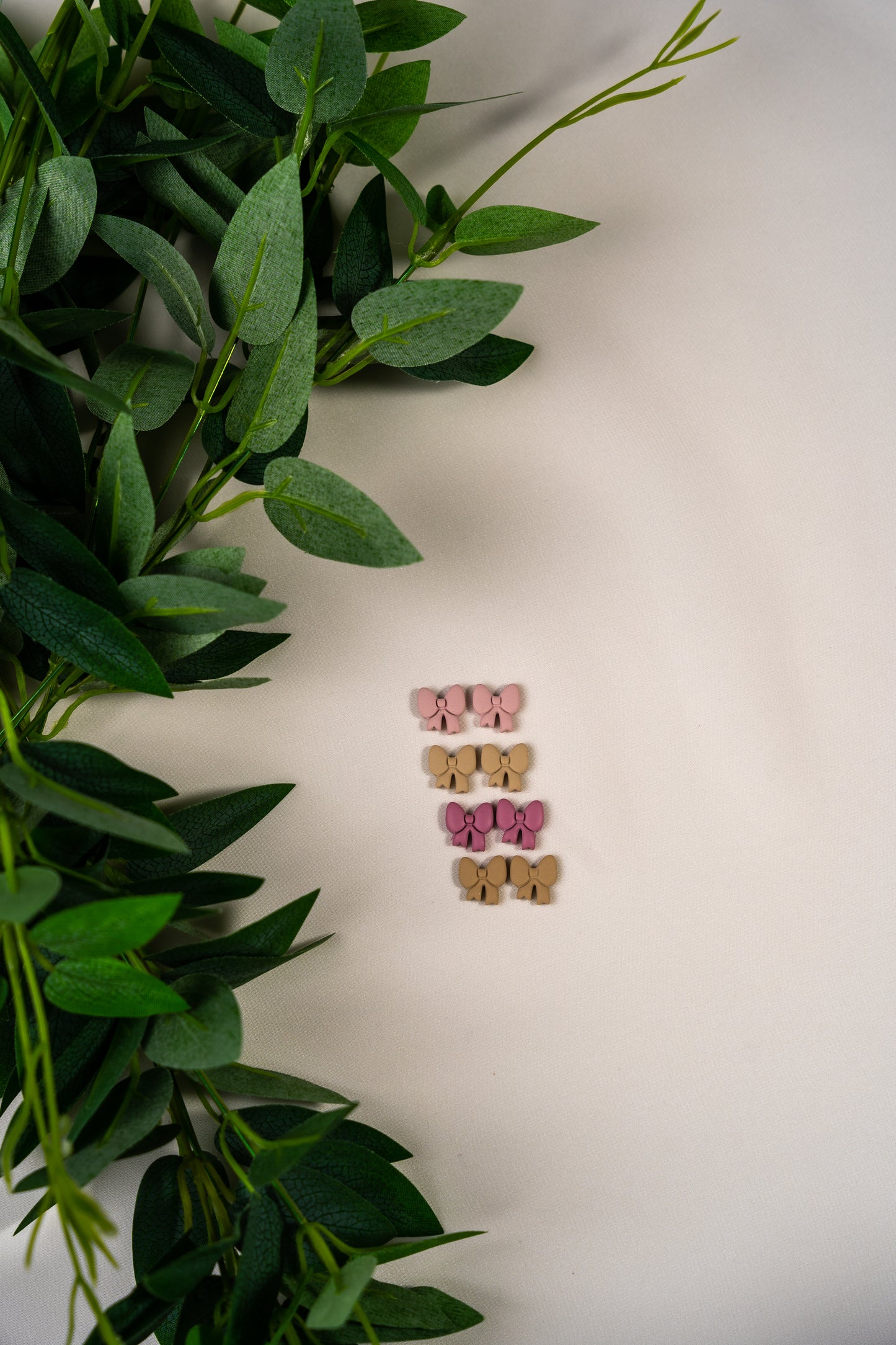 Mini bow studs